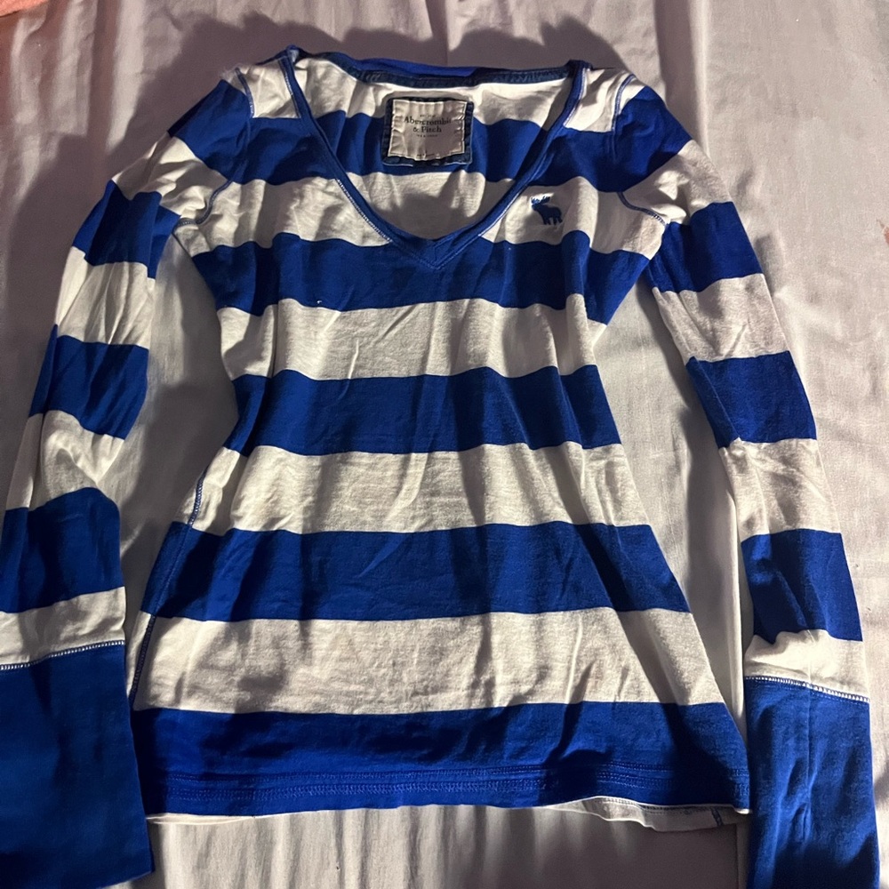 Abercrombie & Fitch women Blue and White Striped Long Sleeve Tee